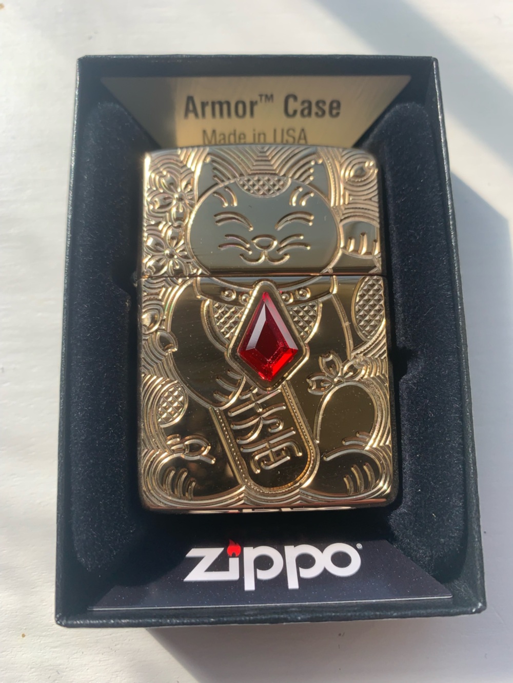 New ZIPPO Armor High Polish Solid Brass “Welcoming Cat Maneki Neko With Gem”